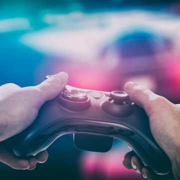 joystick playing games 4k tv